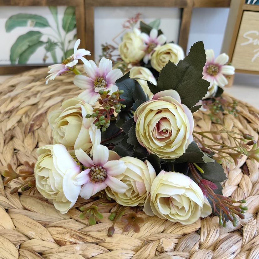 Искусственные цветы в Новокуйбышевске | Цветы искусственные «Камелии с мелкоцветом», сиренево-молочные, букет