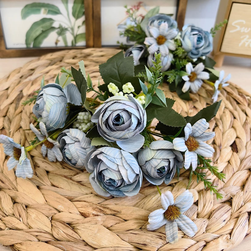 Искусственные цветы в Новокуйбышевске | Цветы искусственные «Камелии с мелкоцветом», голубые, букет